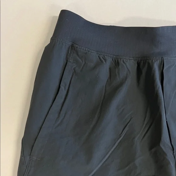 Lululemon In Mind Short 9” Size Small - Picture 5 of 7